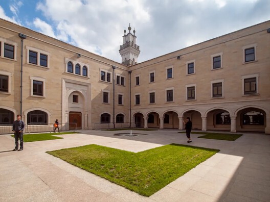 Abdelwahed El-Wakil Receives the 2025 Tamayouz Lifetime Achievement Award - Image 5 of 18