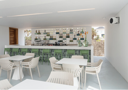 Fowóralé II. - Beach House / Oshinowo Studio - Interior Photography, Dining room, Table, Chair