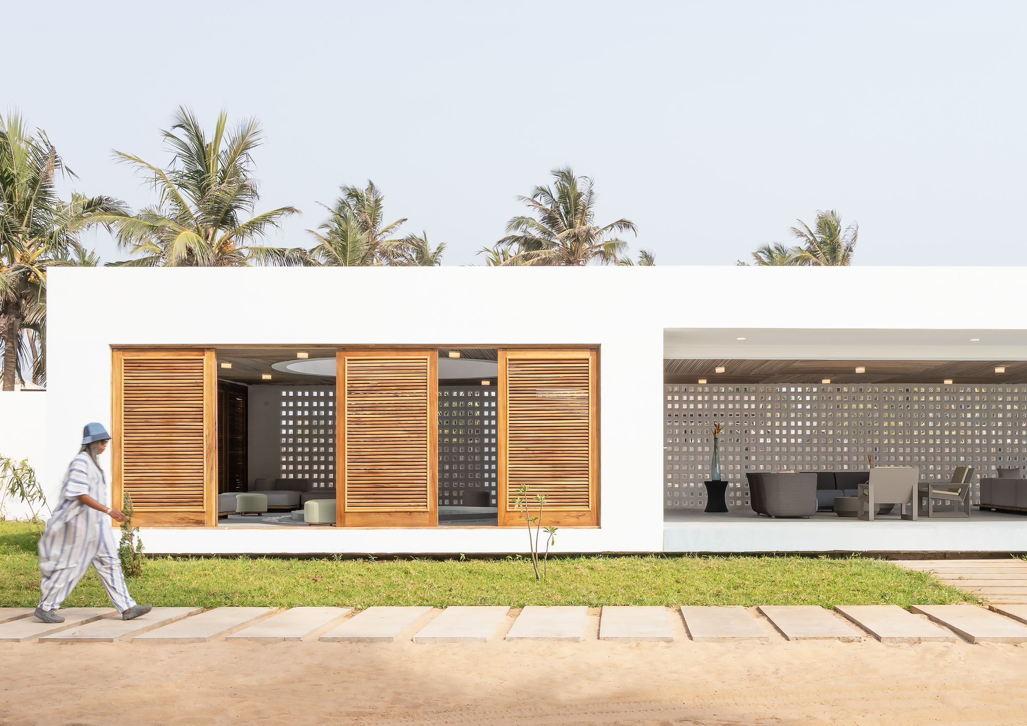 Foworale II. Aqualina Beach House / Oshinowo Studio