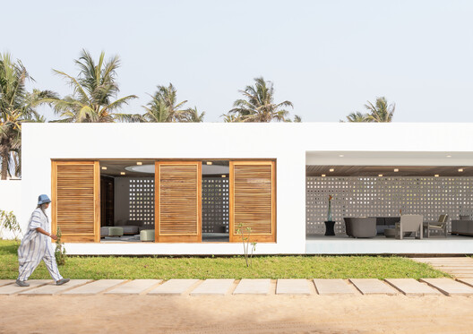 Fowóralé II. Aqualina Beach House / Oshinowo Studio