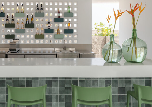 Fowóralé II. - Beach House / Oshinowo Studio - Interior Photography, Countertop, Chair