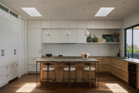 Casa de Praia Cobbadah / Hayman + Charlton Architects - Fotografia de Interiores, Cozinha, Bancada, Madeira, Iluminação, Mesa