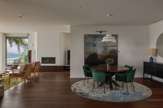 Casa de Praia Cobbadah / Hayman + Charlton Architects - Fotografia de Interiores, Sala de Jantar, Mesa, Madeira, Cadeira, Iluminação