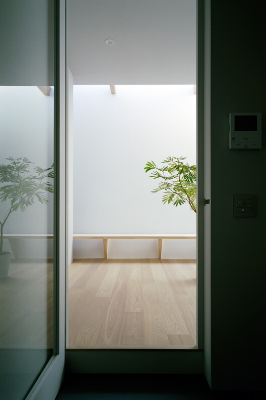 丰中市车库住宅 / FujiwaraMuro Architects - 室内图, 木头, 玻璃