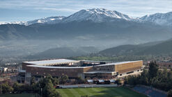 天主教大学体育场现改造 / IDOM