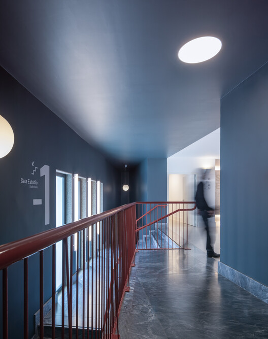 Salón Central Eborense / ateliermob - Fotografía de Interiores