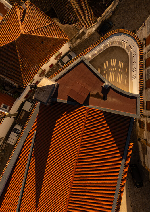 Salón Central Eborense / ateliermob - Imagen 19 de 32