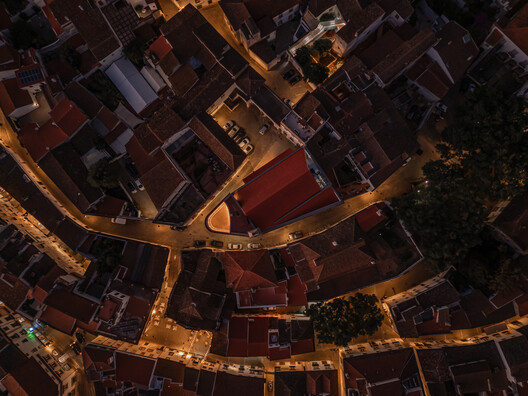 Salón Central Eborense / ateliermob - Imagen 20 de 32