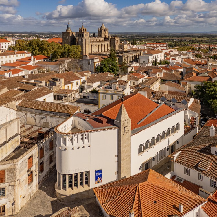Salón Central Eborense/ateliermob - Imagen 1 de 32