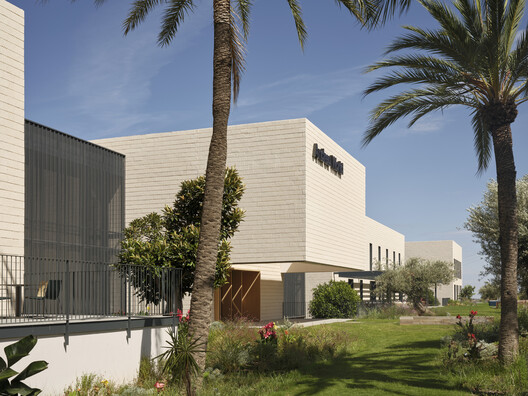 Beyond the Exhibition: Architecture, Interior, and Landscape as a Single Narrative - Image 7 of 21