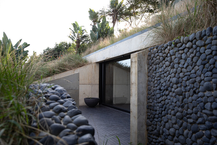 The Folly Multi-Purpose Retreat / Common Architecture - More Images