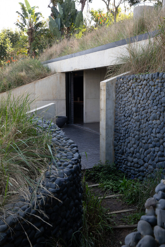 The Folly Multi-Purpose Retreat / Common Architecture The Folly Multi-Purpose Retreat / Common Architecture - Exterior Photography, Concrete
