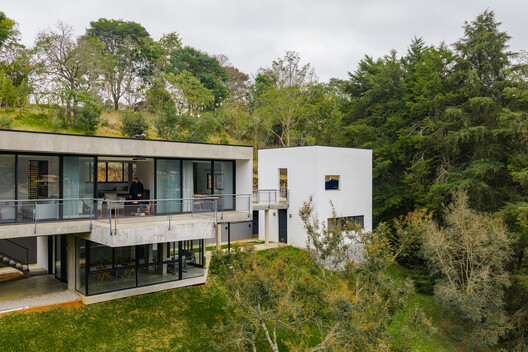 Casa SAP / Estúdio Brasileiro de Arquitetura + Ateliê AU - Fotografía exterior, Balcón
