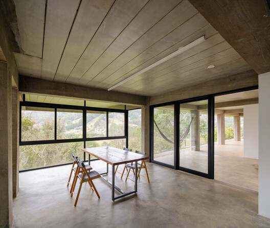 Casa SAP / Estúdio Brasileiro de Arquitetura + Ateliê AU - Fotografía interior, Comedor, Madera, Fijación Vigas