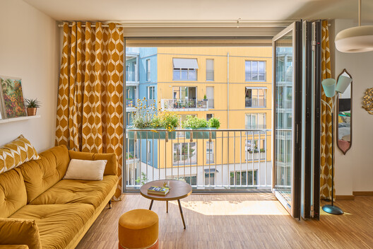 Vivienda compartida Múnich / AllesWirdGut Architektur - Fotografía interior, Sala de estar, Madera, Sillas