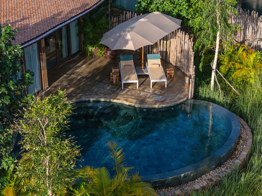 Namia River Retreat / LJ-Group Landscape Architecture + T3 ARCHITECTS Namia River Retreat / LJ-Group Landscape Architecture + T3 ARCHITECTS - Exterior Photography, Chair, Patio, Courtyard