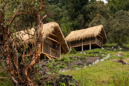 Módulos Habitacionales La Bocatoma / Cubbil studio Módulos Habitacionales La Bocatoma / Cubbil studio - Fotografía exterior, Bosque
