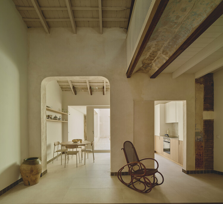 Casa Estels / ENDALT Arquitectes - Fotografía de interiores, madera, sillas, fijación de vigas