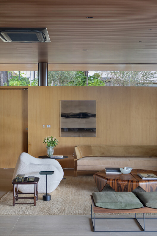 Casa Swiss / Studio Otto Felix - Fotografía de interiores, salón, madera, sillones, mesas, sillas