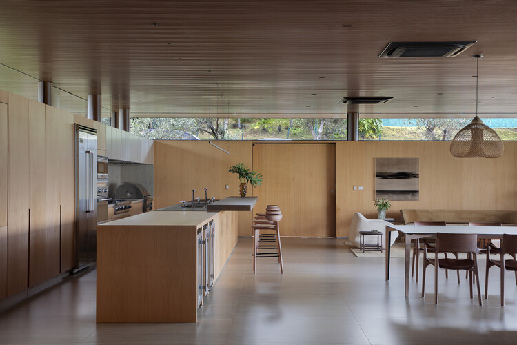 Casa Swiss / Studio Otto Felix - fotografía de interiores, cocina, madera, encimeras, mesas, sillas