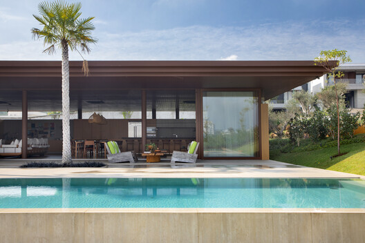 Casa Swiss / Studio Otto Felix - Fotografía exterior, Madera, Terraza, Balcón