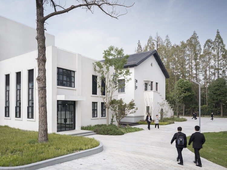 上海商学院漕宝路校区 / gmp Architects - 建筑图, 庭院
