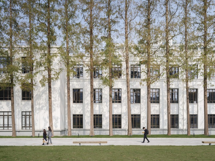 Shanghai Business School Caobao Road Campus - Simply Converted / gmp Architects - Exterior Photography