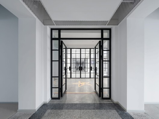 上海商学院漕宝路校区 / gmp Architects - 室内图, 玻璃, 门