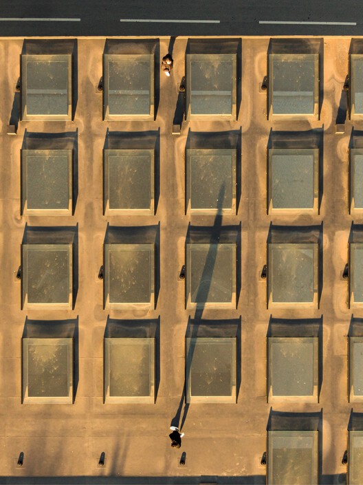 Centro Intermodal de Lousada/trabajadores espaciales - Fotografía 15 de 34