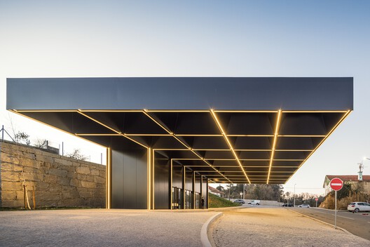 Centro intermodal de Lousada / spaceworkers Centro intermodal de Lousada / spaceworkers - Fotografía exterior, Concreto