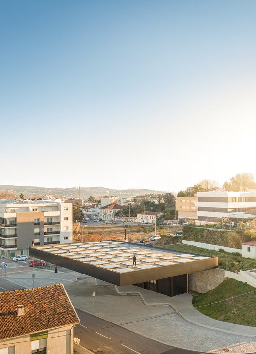 Centro Intermodal de Lousada / trabajadores espaciales - fotografía exterior, hormigón
