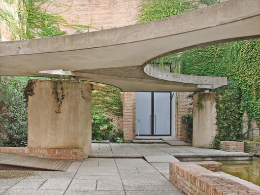 The Silent Pavilion: Carlo Scarpa and the Giardino delle Sculture at the Venice Biennale The Silent Pavilion: Carlo Scarpa and the Giardino delle Sculture at the Venice Biennale - Image 2 of 9