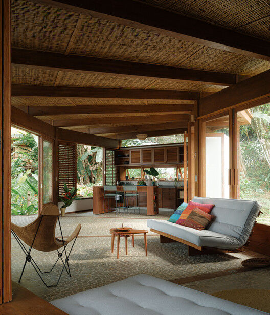 Casa da Figueira / Estúdio Lava - Fotografía interior, Sala de estar, Madera, Sillones, Mesas, Sillas