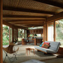 Fig Tree House / Estúdio Lava - Interior Photography, Living Room, Wood, Sofa, Table, Chair