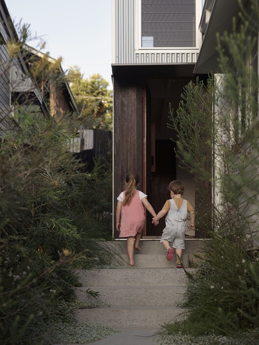 Tighty Whitey House / Maytree Studios Tighty Whitey House / Maytree Studios - Exterior Photography, Balcony