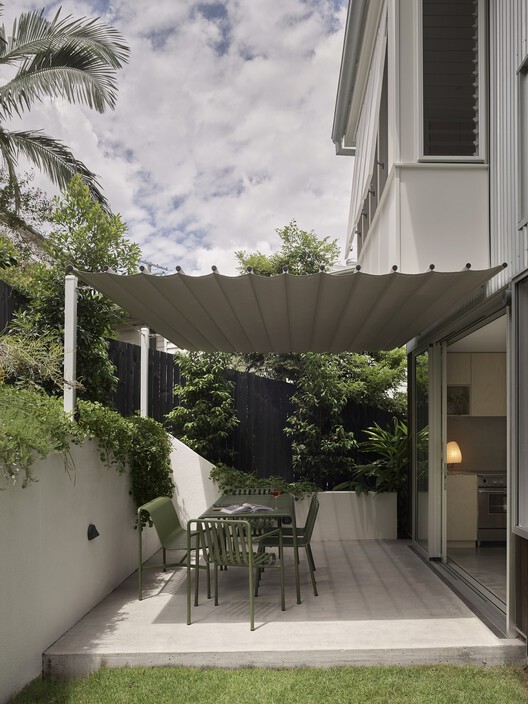 Tighty Whitey House / Maytree Studios Tighty Whitey House / Maytree Studios - Interior Photography, Dining room, Patio, Chair, Courtyard, Balcony