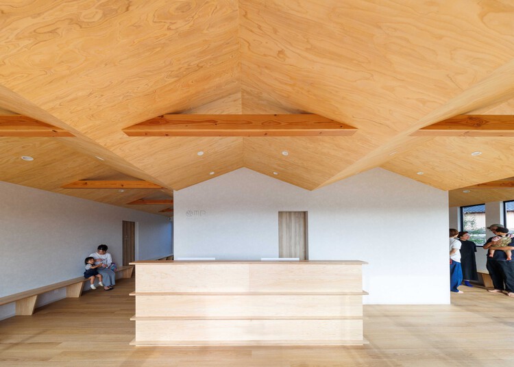 Omura Children's Clinic / Design Associates Nakamura - Fotografía de interiores, Madera