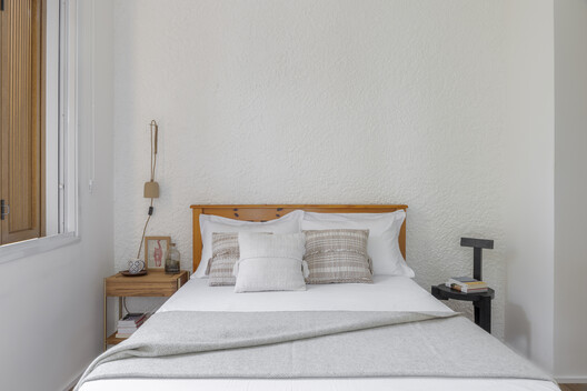 Casa Bosque  / RAWI Arquitetura + Design - Fotografía interior, Dormitorio, Camas, Madera, Iluminación