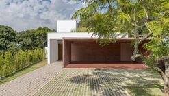 Casa Bosque  / RAWI Arquitetura + Design