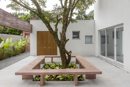 Casa Bosque  / RAWI Arquitetura + Design - Fotografía interior, Jardín, Concreto, Patio interior