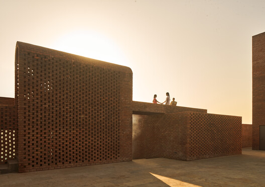 Club comunitario The STREET / Studio VDGA - Imagen 15 de 24