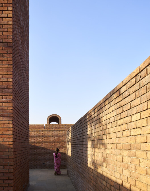 Club comunitario The STREET / Studio VDGA - Fotografía exterior, Ladrillo