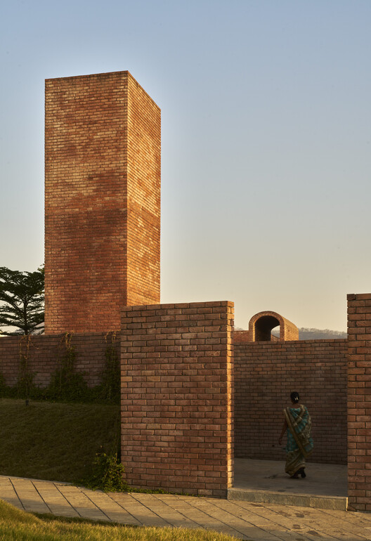 STREET COMMUNITY CLUB/Studio VDGA - Fotografía de exteriores, Ladrillo