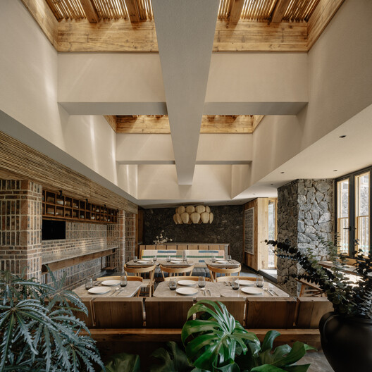 重庆云叠室庐精品酒店 / 如莫空间设计 重庆云叠室庐精品酒店 / 如莫空间设计 - 室内图, 厨房, 木头, 桌子, 椅子, 梁
