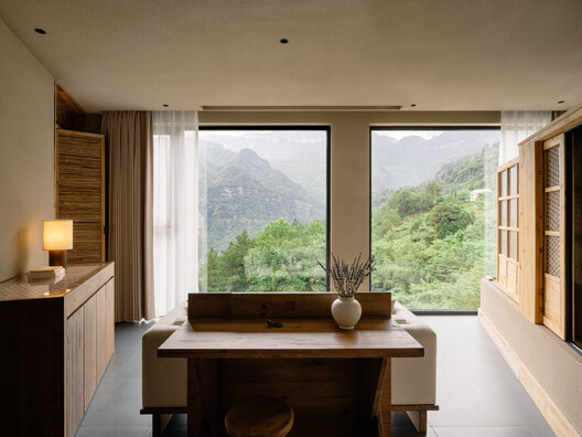 重庆云叠室庐精品酒店 / 如莫空间设计 重庆云叠室庐精品酒店 / 如莫空间设计 - 室内图, 木头, 桌子, 椅子