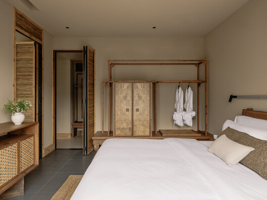 重庆云叠室庐精品酒店 / 如莫空间设计 重庆云叠室庐精品酒店 / 如莫空间设计 - 室内图, 卧室, 木头, 灯, 床