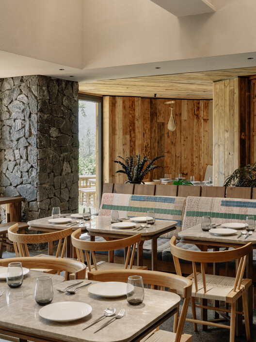 重庆云叠室庐精品酒店 / 如莫空间设计 - 室内图, 餐厅, 木头, 桌子, 椅子