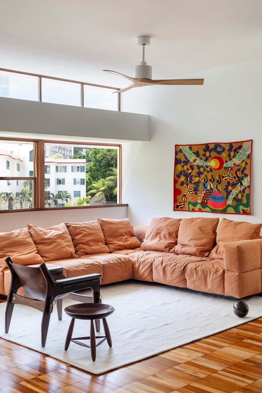 Projeto Fonte da Saudade / Bric Arquitetura | Portillo e Pantoja - Fotografia de Interiores, Sala de Estar, Madeira, Sofá, Iluminação