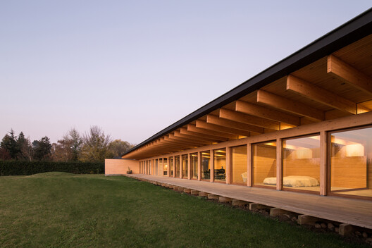 The Illusion of Level: Detailing for Water in “Flat” Architecture - Image 10 of 20