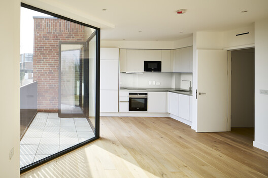 The Illusion of Level: Detailing for Water in “Flat” Architecture - Image 4 of 20